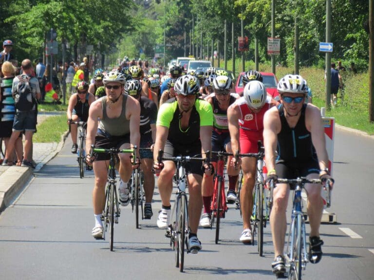 Radfahren mit Windschattenfreigabe: Beim BerlinTriathlon jetzt auch erstmals auf der Mitteldistanz erlaubt