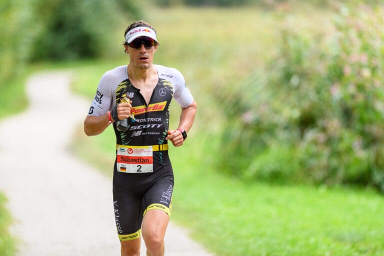 Bei den Männern ist Sebastian Kienle jetzt in Führung und der erste Walchsee-Sieg zum Greifen nahe