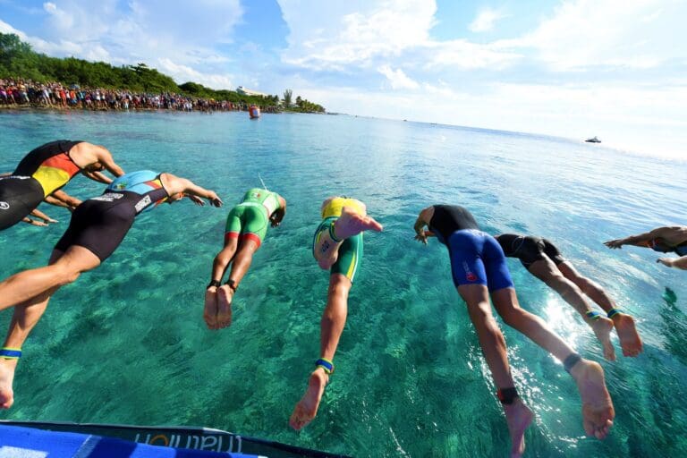 Start für die Männer zum World Triathlon Series-Saisonfinale