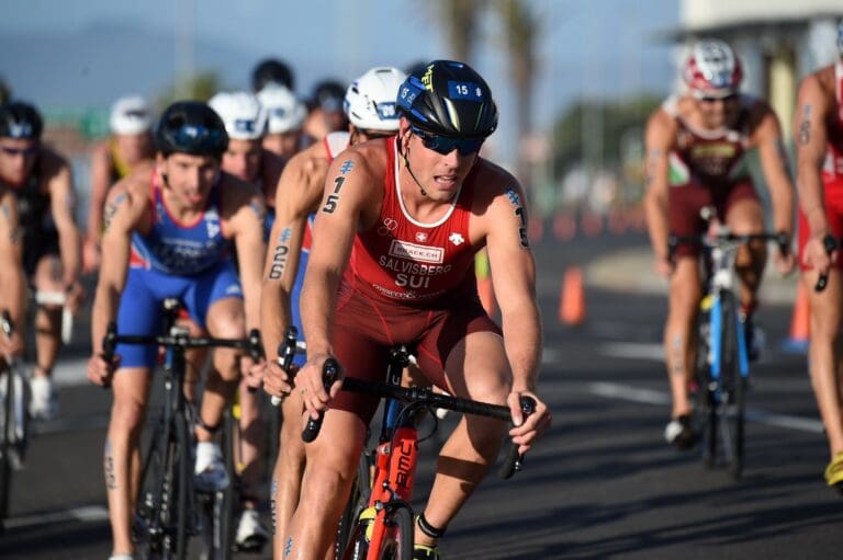 Der Schweizer Andrea Salvisberg schafft den Sprung in die Top Ten