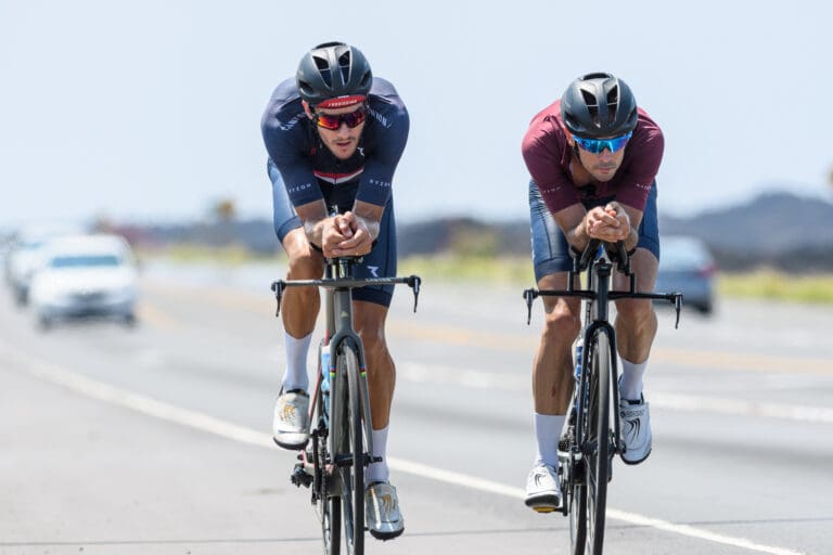 Zusammen mit Trainingskumpel Nick Kastelein, der diesmal auch selbst an der Startlinie steht, ging es mit "betenden Händen" über den Highway