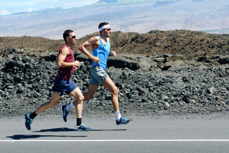 Derweil fliegen Jan und Nick regelrecht über den Asphalt