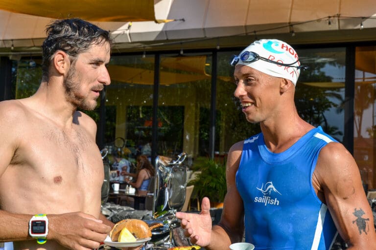 ..., dort sind zwei ganz Schnelle schon beim plaudern: Christian Kramer (8./50:03 min.) und Andi Böcherer (2./49:02 min.)