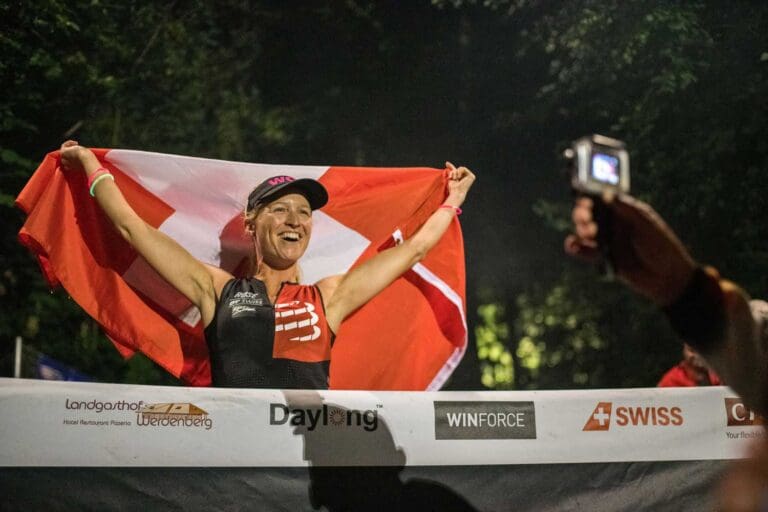 Eva Hurlimann finisht den Deca Ultratriathlon in 138:21:02 Stunden  - in neuer Weltrekordzeit