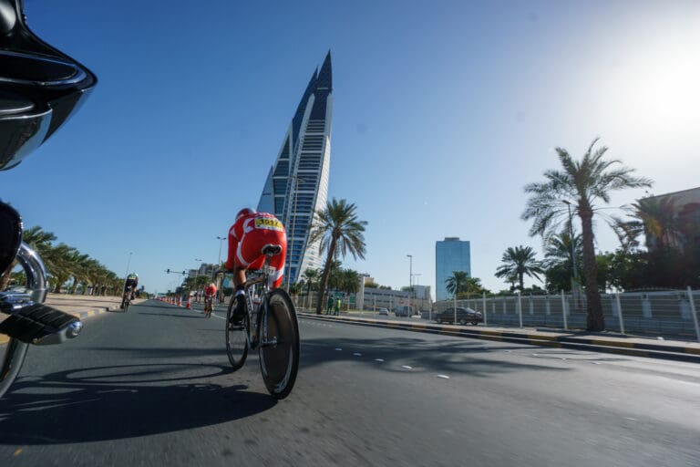 Das Bahrain World Trade Center ist im Blick - die letzten Kilometer der Radstrecke stehen an