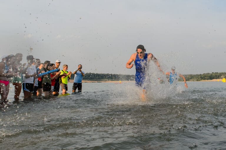 Sebastian Kienle in der dritten Gruppe und ohne Schwimmkappe