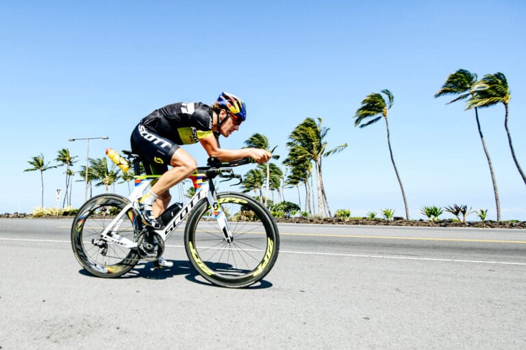 Zwei Wochen vor dem Raceday steht für Sebastian Kienle die komplette Radstrecke auf dem Trainingsprogramm. In Waikoloa kommt der Wind schon stramm von vorne ...