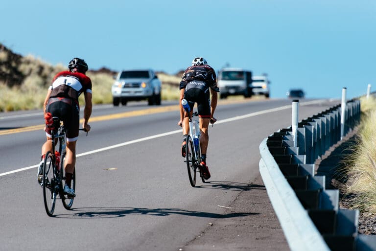 Nachdem gerade noch Oberlenker angesagt war, geht´s jetzt auf dem Rückweg nach Kona nochmal kurz aus dem Sattel