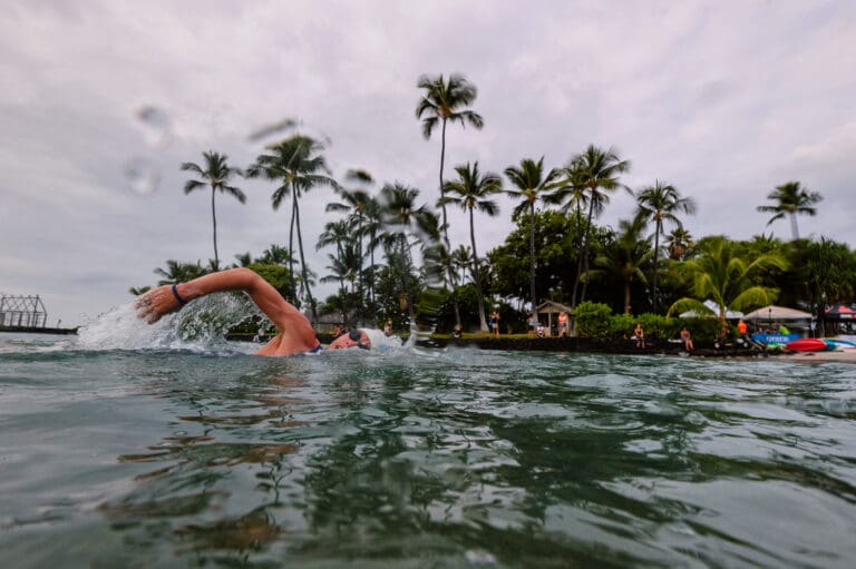 Der Brite Harry Wiltshire legte in 48:44 min. die Tagesbestzeit vor, Lucy Charles kam als Gesamtdritte und schnellste Frau nach 48:48 min. aus dem Wasser