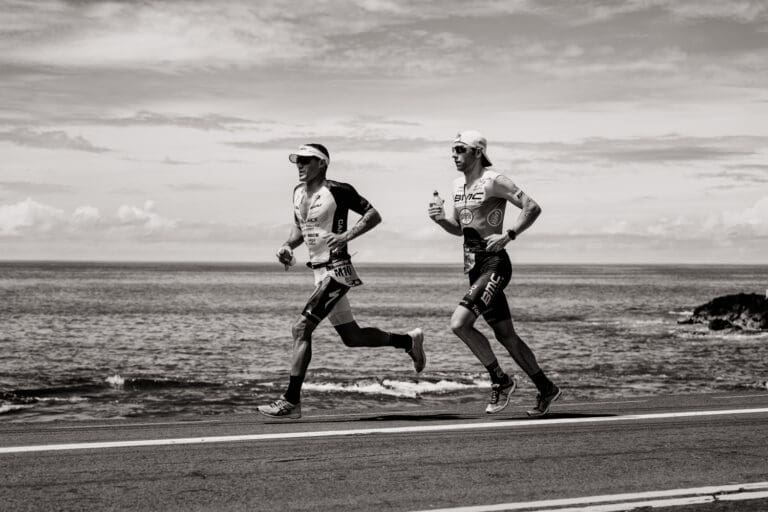 Sie wollten Patrick Lange mit einem Mördertempo auf den ersten Marathonkilometern aus der Reserve locken: Der Neuseeländer Braden Currie und Bart Aernouts aus Belgien