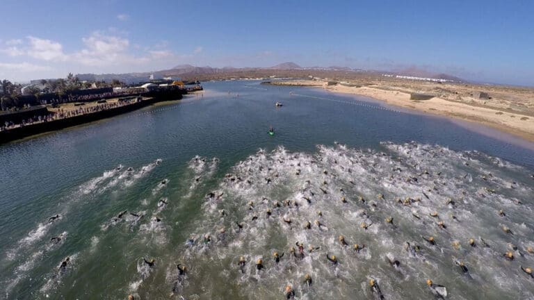 Schwimmen beim Ironman 70.3 Lanzarote in der Lagune des Club La Santa