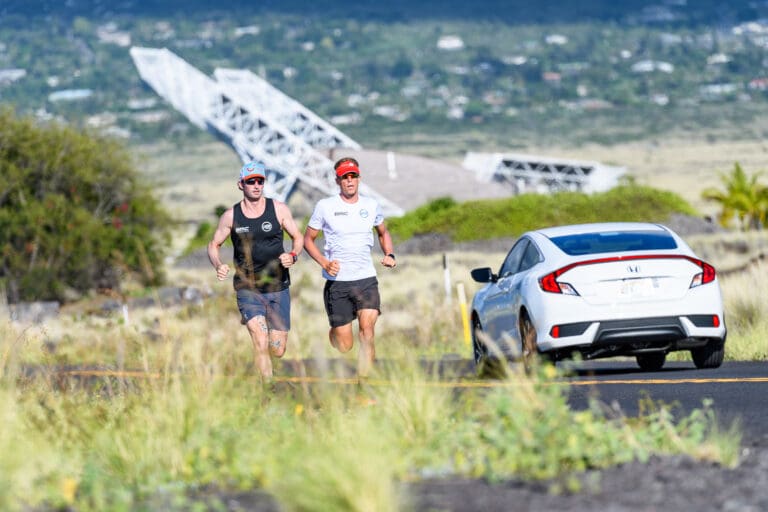 Triathlon besteht aus drei Disziplinen. Deshalb spulen Ronnie Schildknecht und Maurice Clavel im Energy Lab schon mal ein paar extra Kilometer herunter ...