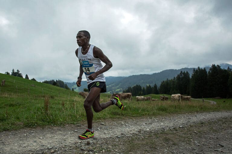 outdoortrophy 2015: Allein auf weiter Flur: Berglauf-Weltmeister Petro Mamu aus Eritrea