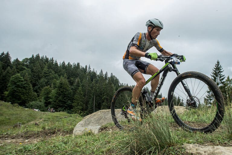 outdoortrophy 2015: Mit dem Bike über Stock und Stein. Anspruchsvolle Tragepassagen und Downhills inklusive