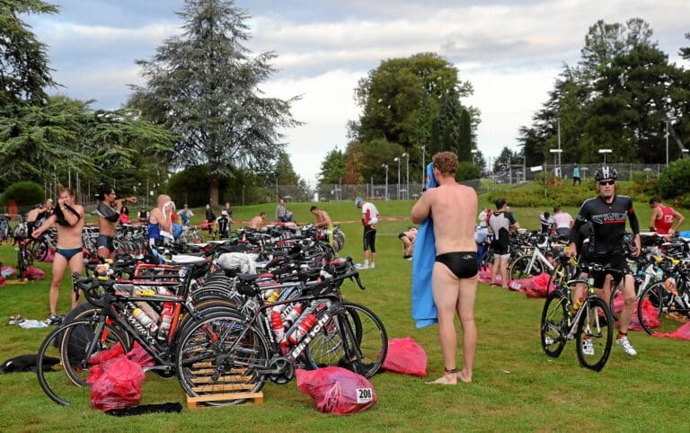 Eine kompletter Kleiderwechsel ist für viele Athleten beim Inferno Triathlon obligatorisch