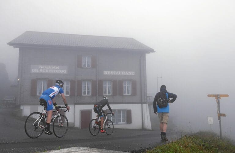 Der Downhill in Richtung Grindelwald beginnt bei unwirtlichen Bedingungen