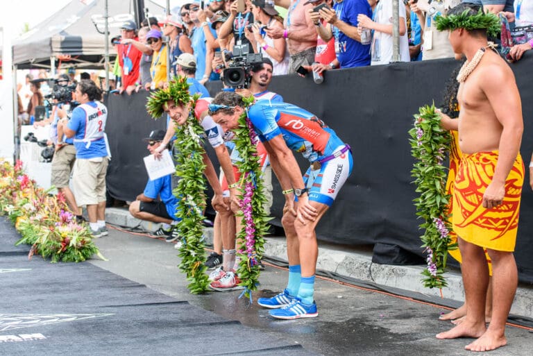 Andreas Raelert und Jan Frodeno am Finishline-Floor