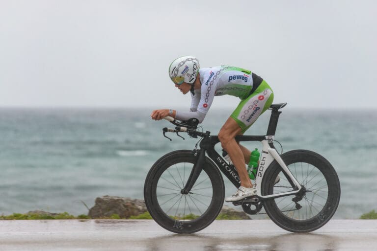 Sebastian Kienle kam gut aus dem Wasser und hatte wie Stein die Spitze bald im Blick.