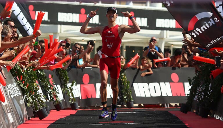 Paul Reitmayr feiert den Sieg beim Ironman 70.3 Italy 2015