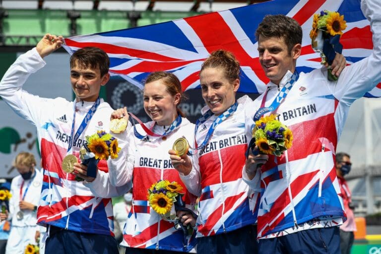 Das britische Gold-Quartett: Alex Yee, Georgia Taylor-Brown, Jessica Learmonth und Jonathan Brownlee (v.l.)