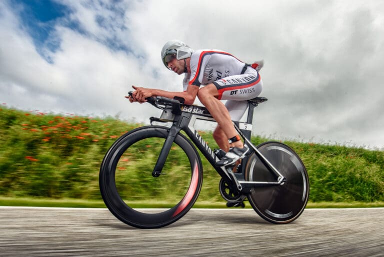 Highspeed durch das Land der 1000 Hügel beim Ironman 70.3 Kraichgau: Boris Stein gelang nach 2013 der zweite Sieg im Kraichgau und schlug dabei sogar Sebastian Kienle in seinem Wohnzimmer.