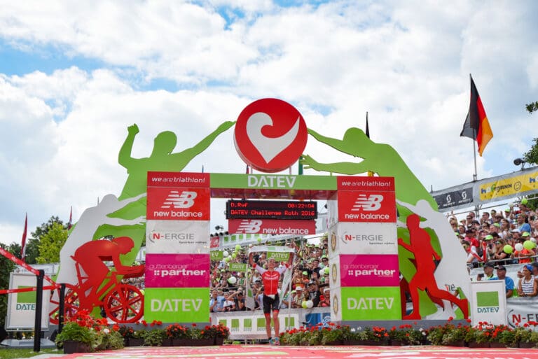 Bei den Frauen tanzte Daniela Ryf im Rother Triathlonpark zum Sieg. Zwischendrin wackelte sogar der Rekord von Chrissie Wellington.