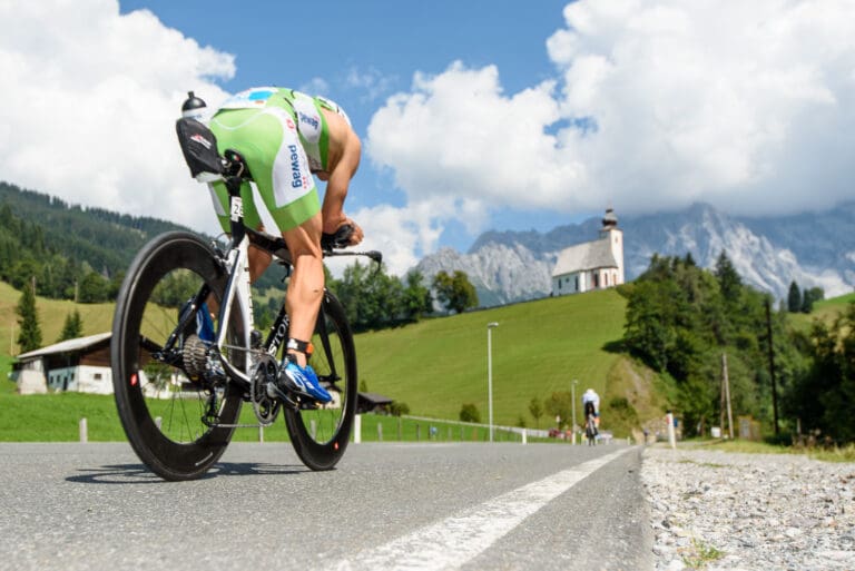 Bittfahrt nach ... : Die Anfahrt zum Filzensattel beim Ironman 70.3 Zell am See.