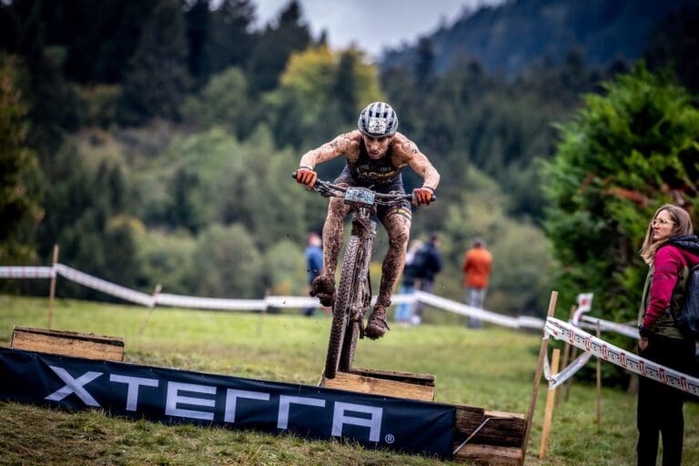 Ruben Ruzafa in seinem Element: Auch diesmal stieg der Spanier als Leader vom Bike - wie bei allen Xterra-WMs seit 2013