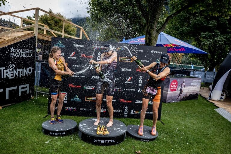 Die Top drei Frauen bei der Schampus-Dusche