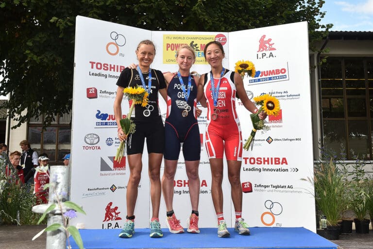 Frauenpodium beim Powerman Zofingen 2015: Julia Viellehner, Emma Pooley und Susanne Svendsen (v.l)