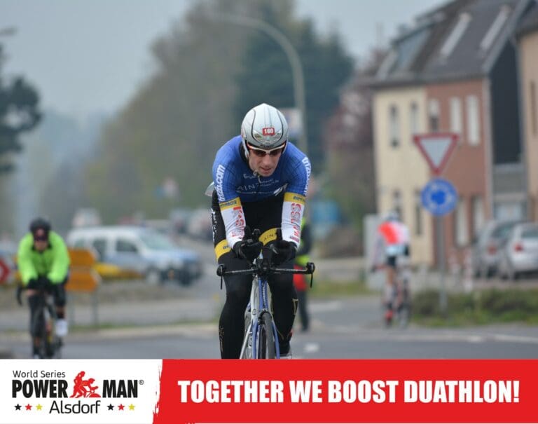 Michael auf dem Rad beim kalten Powerman Alsdorf