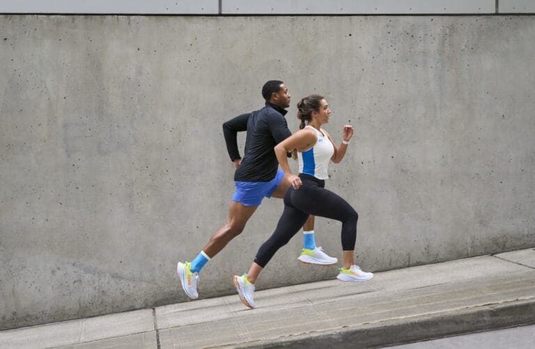 Der HOKA Bondi X ist der ideale Begleiter für lange Traningsläufe auf harten Untergründen.