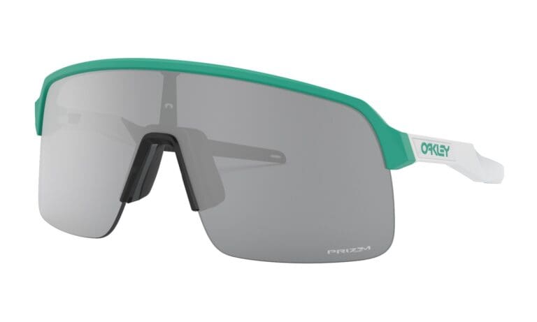 Origins Kollektion: Oakley Sutro Lite in Celeste/White mit Prizm Black Glas