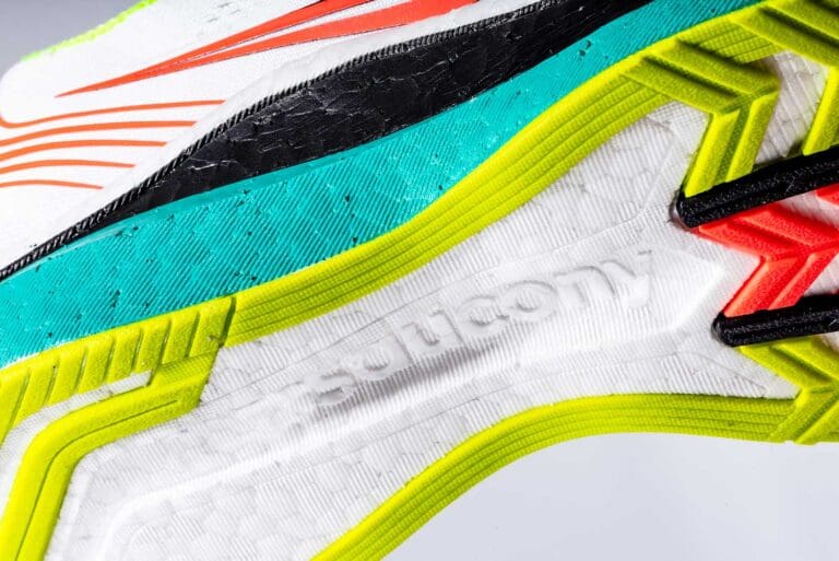 Die Sohle des Saucony Endorphin Pro - im Innenleben ist eine Carbonplatte verbaut