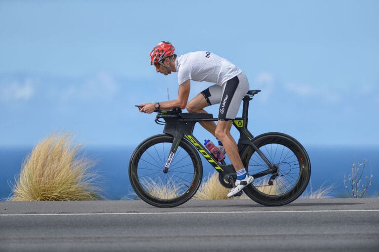 Mit die Aerodynamik-Referenz derzeit: Scott Plasma 5 Team Issue bei der Probefahrt auf dem Queen Kaahumanu Highway