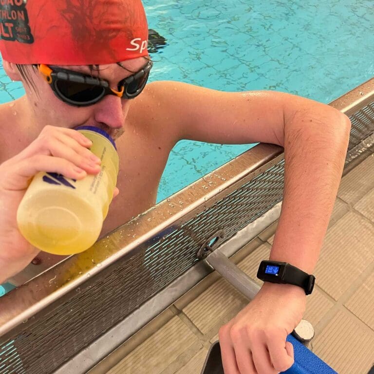 Auch beim Swim-Workout ist die Funktion des Supersapiens Energy Bands einwandfrei