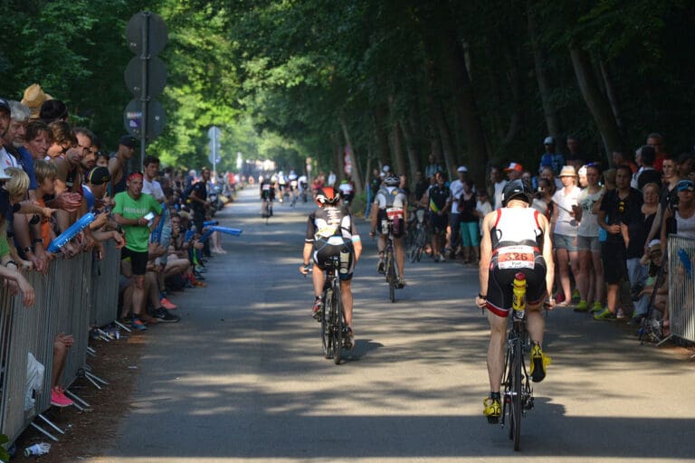 Ein Genuss am heutigen Tag: der 1. der 180 Radkilometer ist noch im Schatten