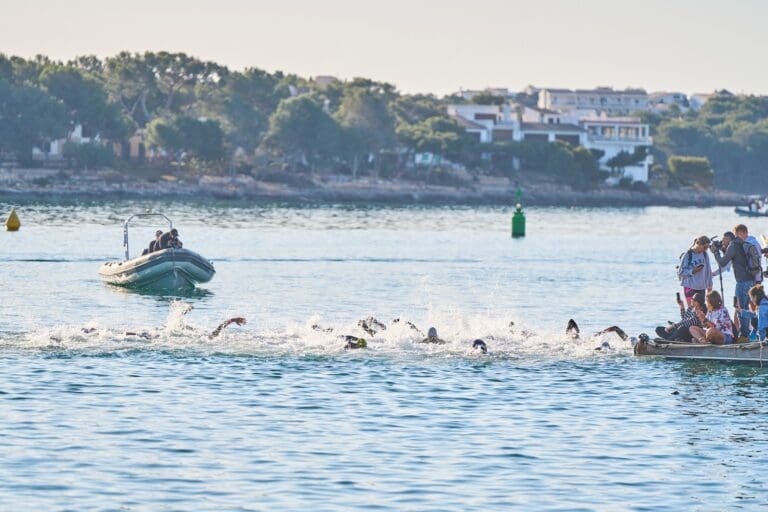 Die Schwimmstrecke in der Bucht von Portocolom