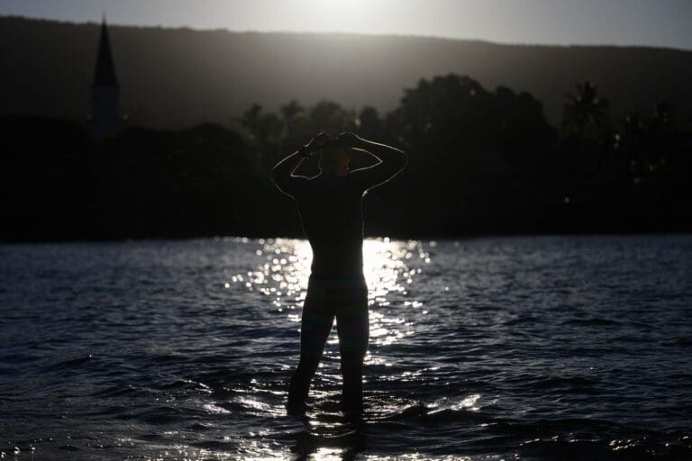 Unvergleichlich - frühmorgens bei Sonnenaufgang am Pier von Kailua-Kona - Ironman Hawaii 2024 -  COPYRIGHT: Petko Beier | petkobeier.de